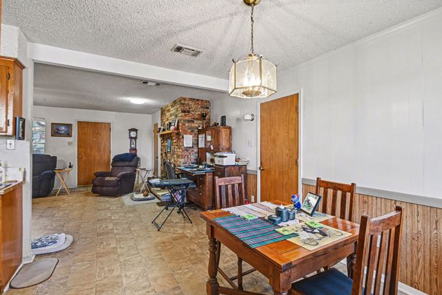 312 Oakwood Street, Azle, TX 76020