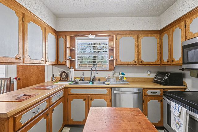 312 Oakwood Street, Azle, TX 76020