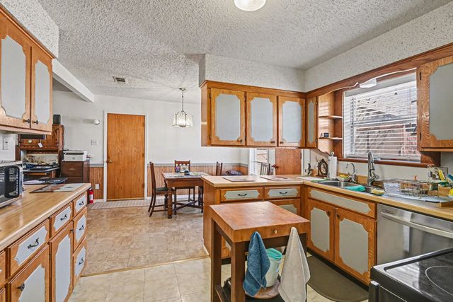 312 Oakwood Street, Azle, TX 76020