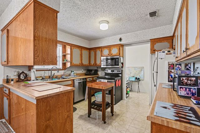 312 Oakwood Street, Azle, TX 76020