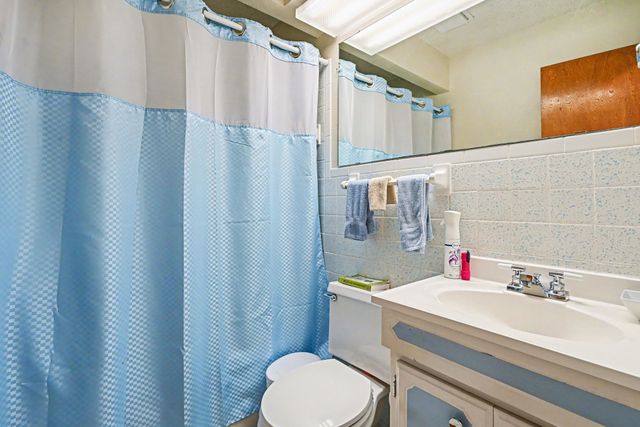 312 Oakwood Street, Azle, TX 76020