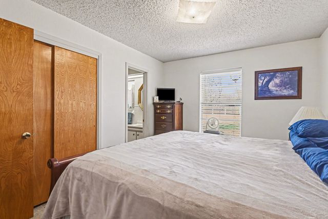 312 Oakwood Street, Azle, TX 76020