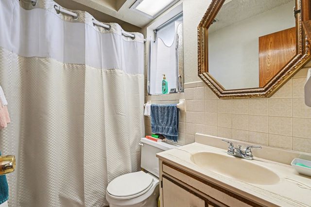 312 Oakwood Street, Azle, TX 76020