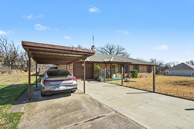 312 Oakwood Street, Azle, TX 76020