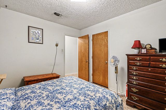 312 Oakwood Street, Azle, TX 76020