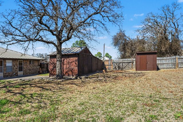 312 Oakwood Street, Azle, TX 76020