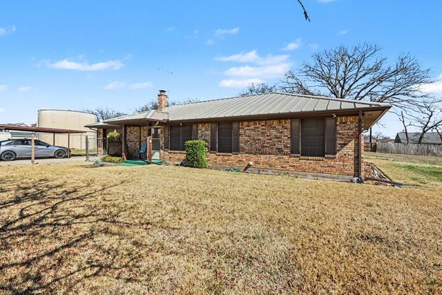 312 Oakwood Street, Azle, TX 76020