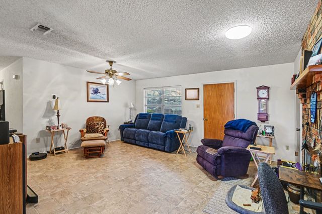 312 Oakwood Street, Azle, TX 76020