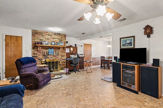 312 Oakwood Street, Azle, TX 76020