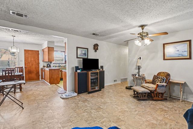 312 Oakwood Street, Azle, TX 76020