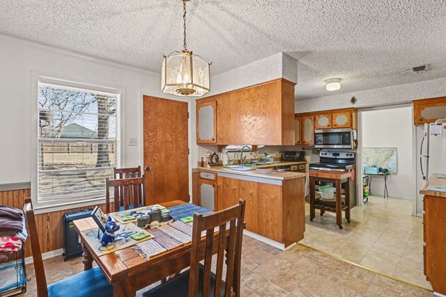 312 Oakwood Street, Azle, TX 76020