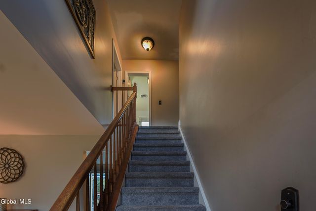 18 N Mallards, Waterford, NY 12188