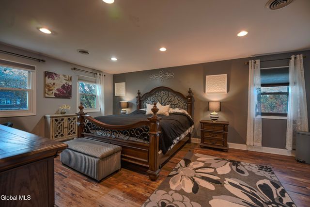 18 N Mallards, Waterford, NY 12188