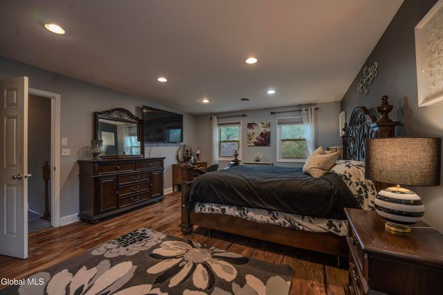 18 N Mallards, Waterford, NY 12188