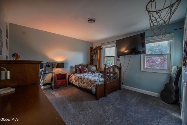 18 N Mallards, Waterford, NY 12188