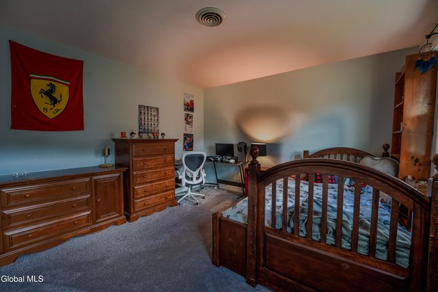 18 N Mallards, Waterford, NY 12188