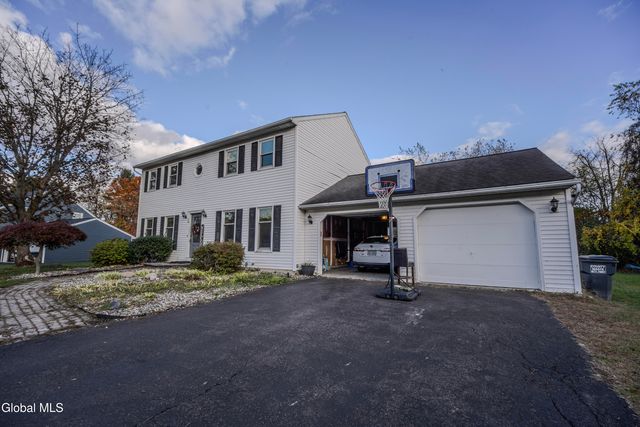 18 N Mallards, Waterford, NY 12188