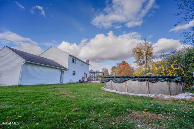 18 N Mallards, Waterford, NY 12188