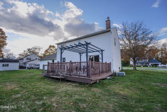 18 N Mallards, Waterford, NY 12188