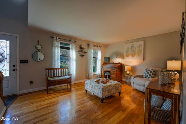 18 N Mallards, Waterford, NY 12188