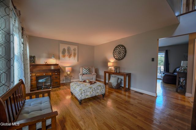 18 N Mallards, Waterford, NY 12188