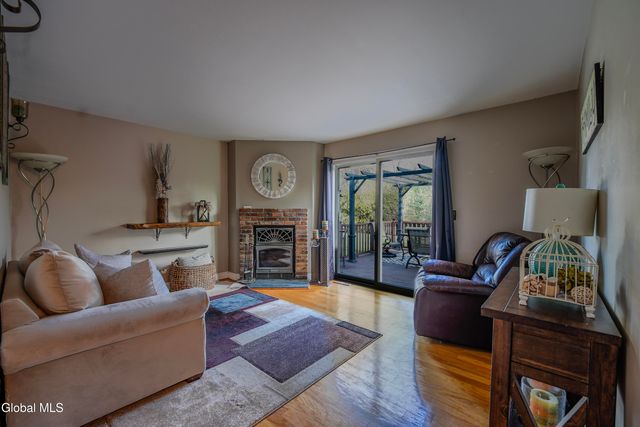 18 N Mallards, Waterford, NY 12188