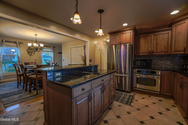 18 N Mallards, Waterford, NY 12188