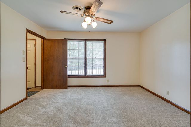 517 Woods Dr, Columbia, TN 38401