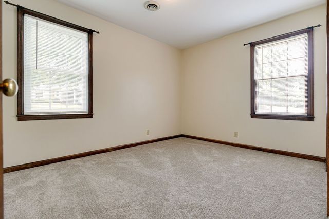 517 Woods Dr, Columbia, TN 38401