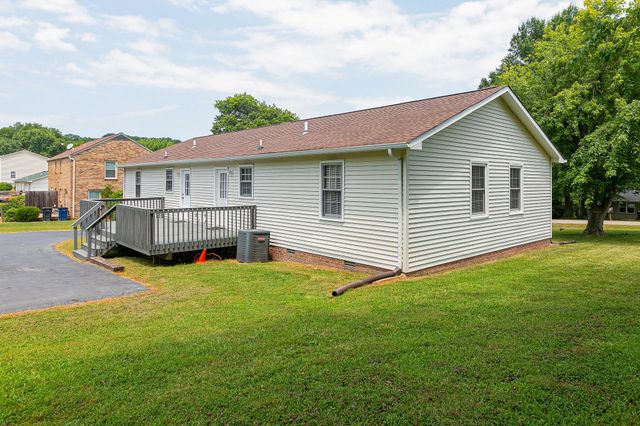 517 Woods Dr, Columbia, TN 38401