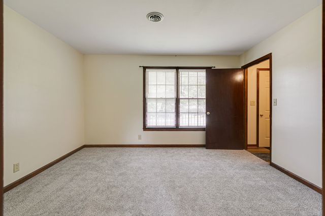 517 Woods Dr, Columbia, TN 38401