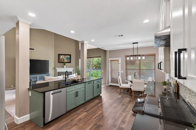 3905 Lacebark Lane, Bedford, TX 76021