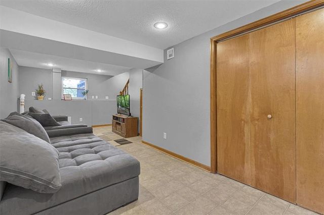 7005 MICHAEL Lane, Pleasant Valley, MO 64068
