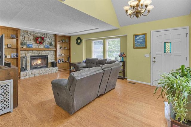 7005 MICHAEL Lane, Pleasant Valley, MO 64068