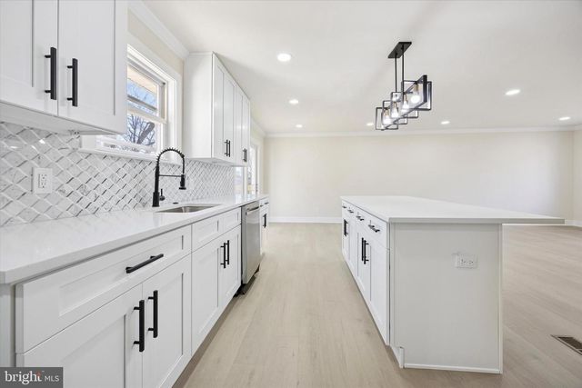 206 MIMOSA DR, Cherry Hill, NJ 08003