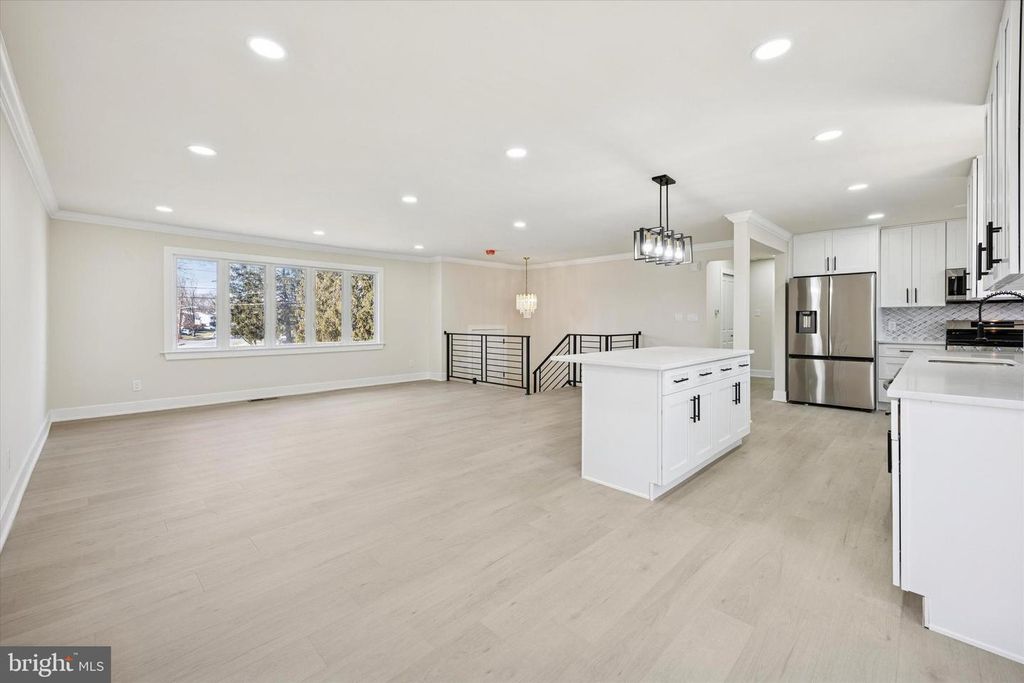 206 MIMOSA DR, Cherry Hill, NJ 08003