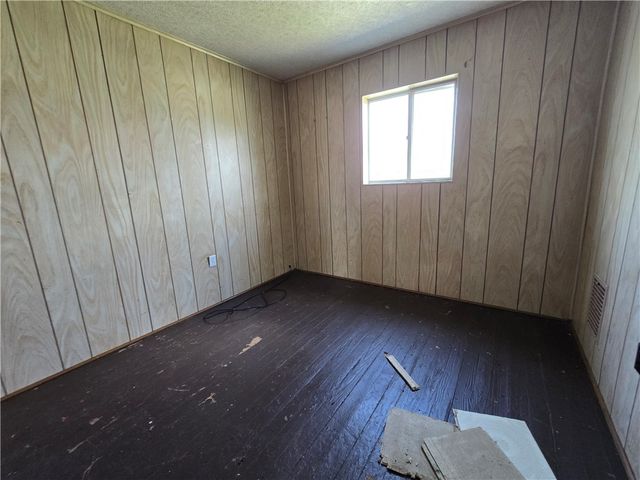 2620 Skyline Drive, West Mifflin, PA 15122