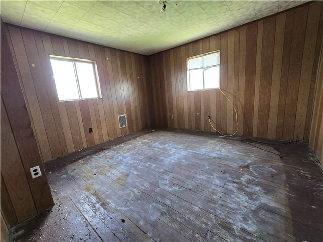 2620 Skyline Drive, West Mifflin, PA 15122