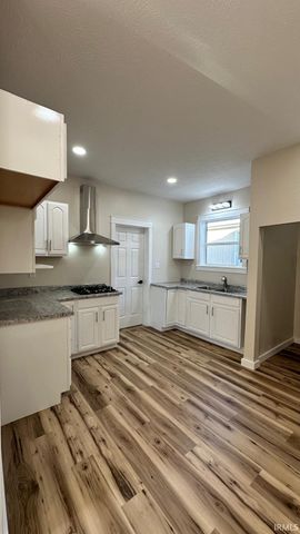 1222 W Franklin Street, Elkhart, IN 46516