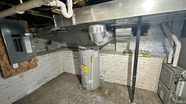 1222 W Franklin Street, Elkhart, IN 46516