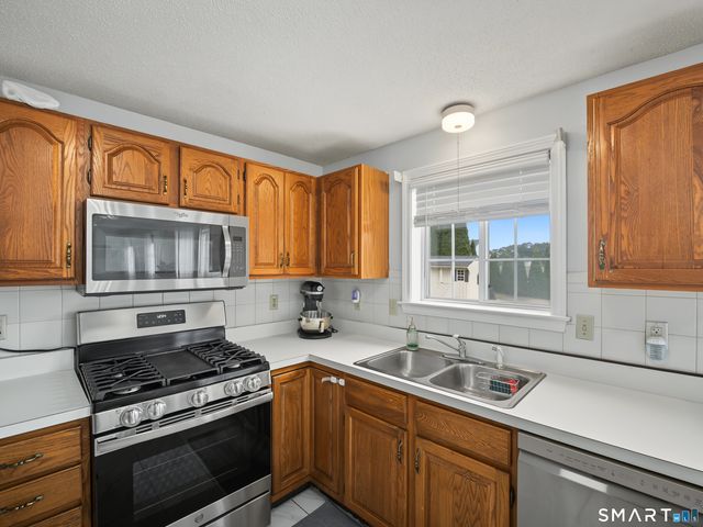 46 Bentley Drive, Manchester, CT 06042