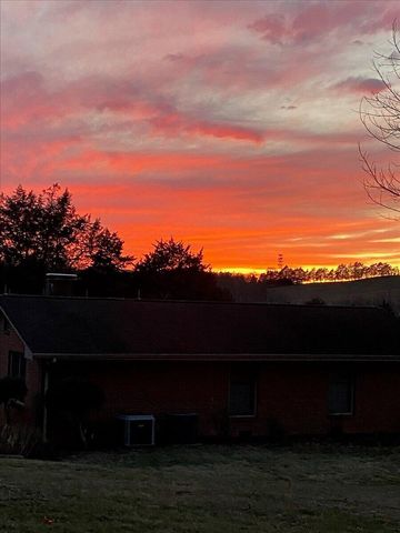9590 Lee Hwy, Fincastle, VA 24090