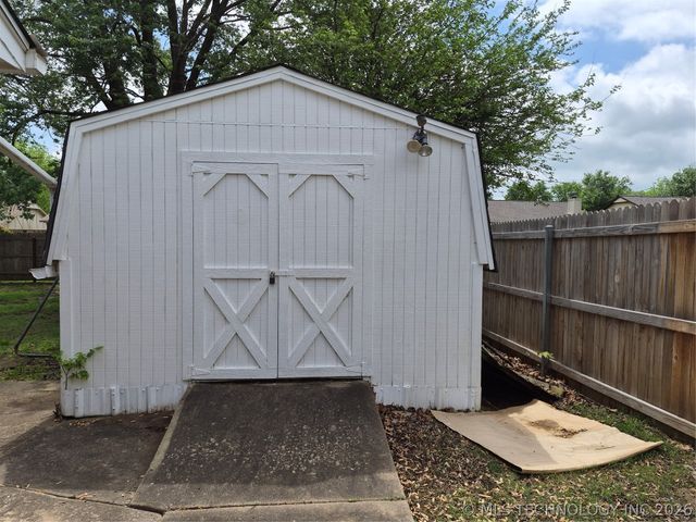 1453 E Paradise Park Street, Claremore, OK 74017