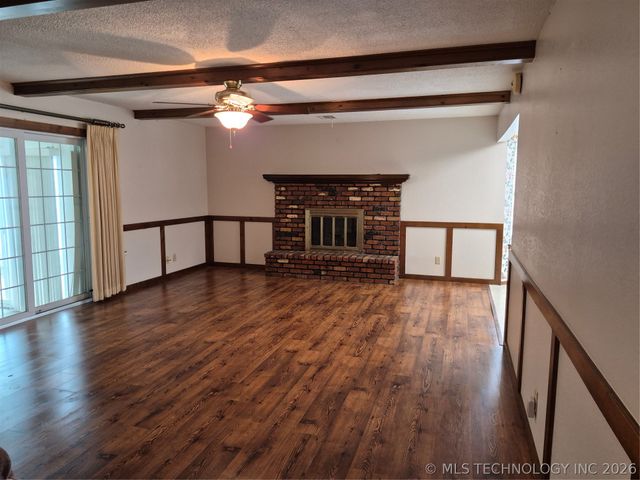 1453 E Paradise Park Street, Claremore, OK 74017
