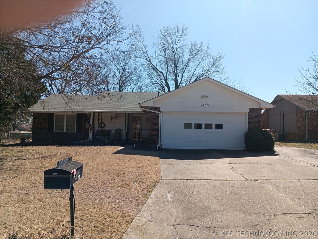 1453 E Paradise Park Street, Claremore, OK 74017