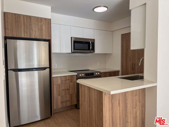 2700 Neilson Way 1033, Santa Monica, CA 90405