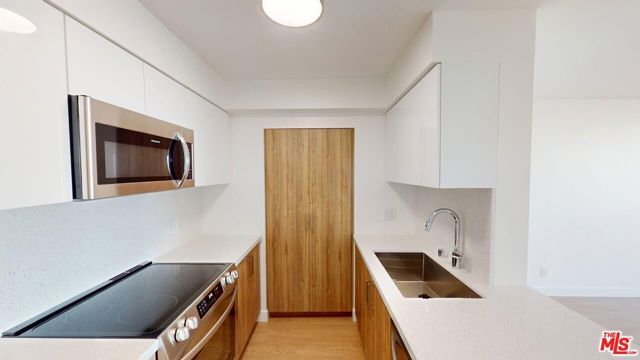 2700 Neilson Way 1033, Santa Monica, CA 90405