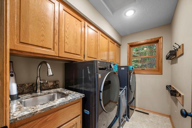 12500 Dorchester Trail, Apple Valley, MN 55124