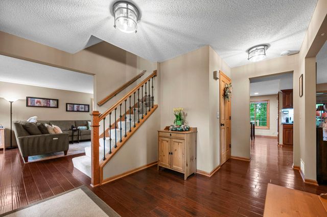 12500 Dorchester Trail, Apple Valley, MN 55124
