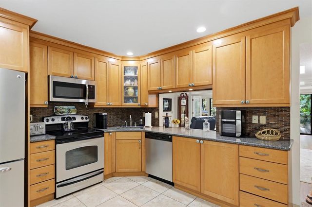 3351 THORNWOOD ROAD 3351, Sarasota, FL 34231